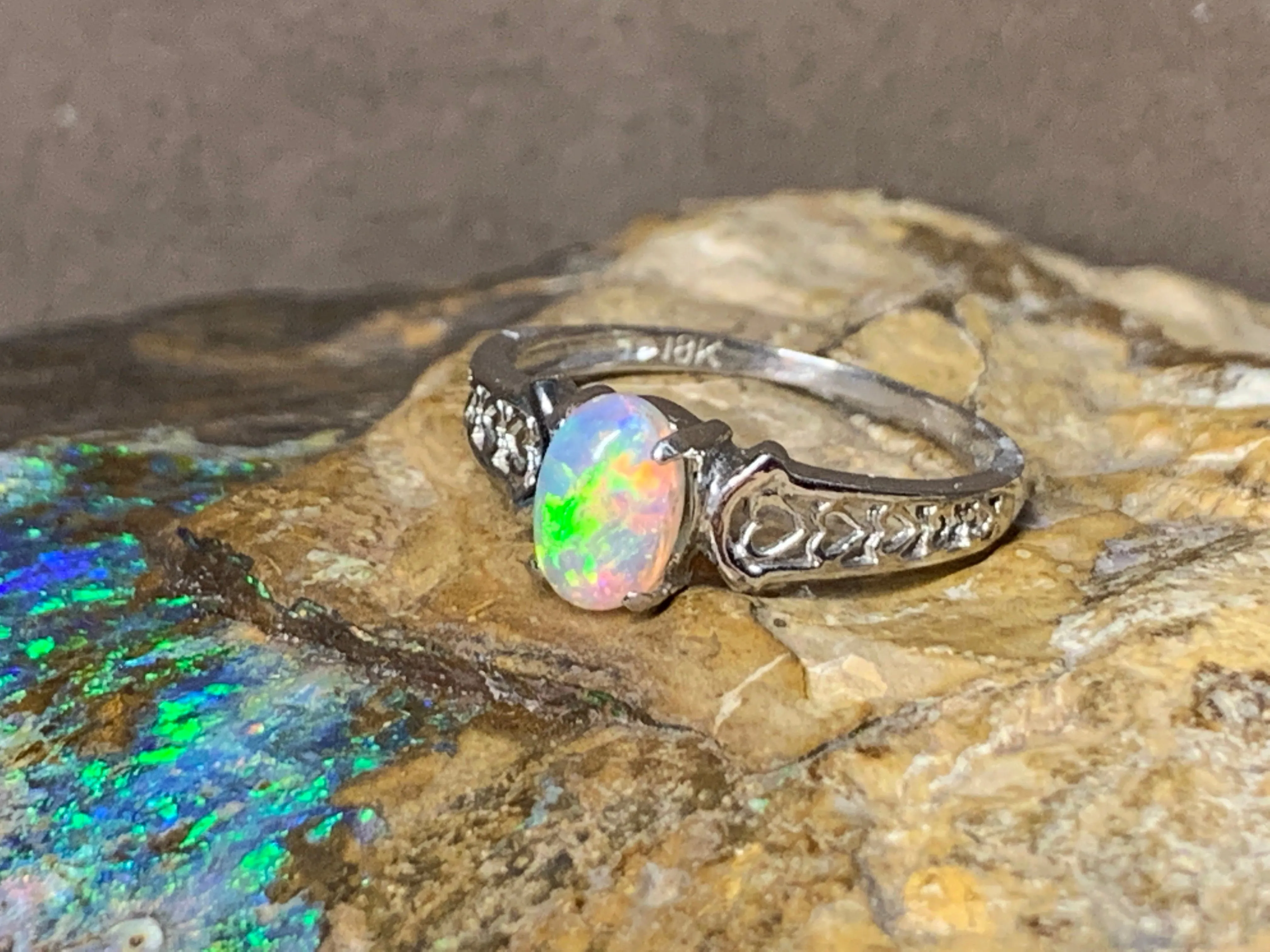 18kt White Gold Solitaire Opal ring
