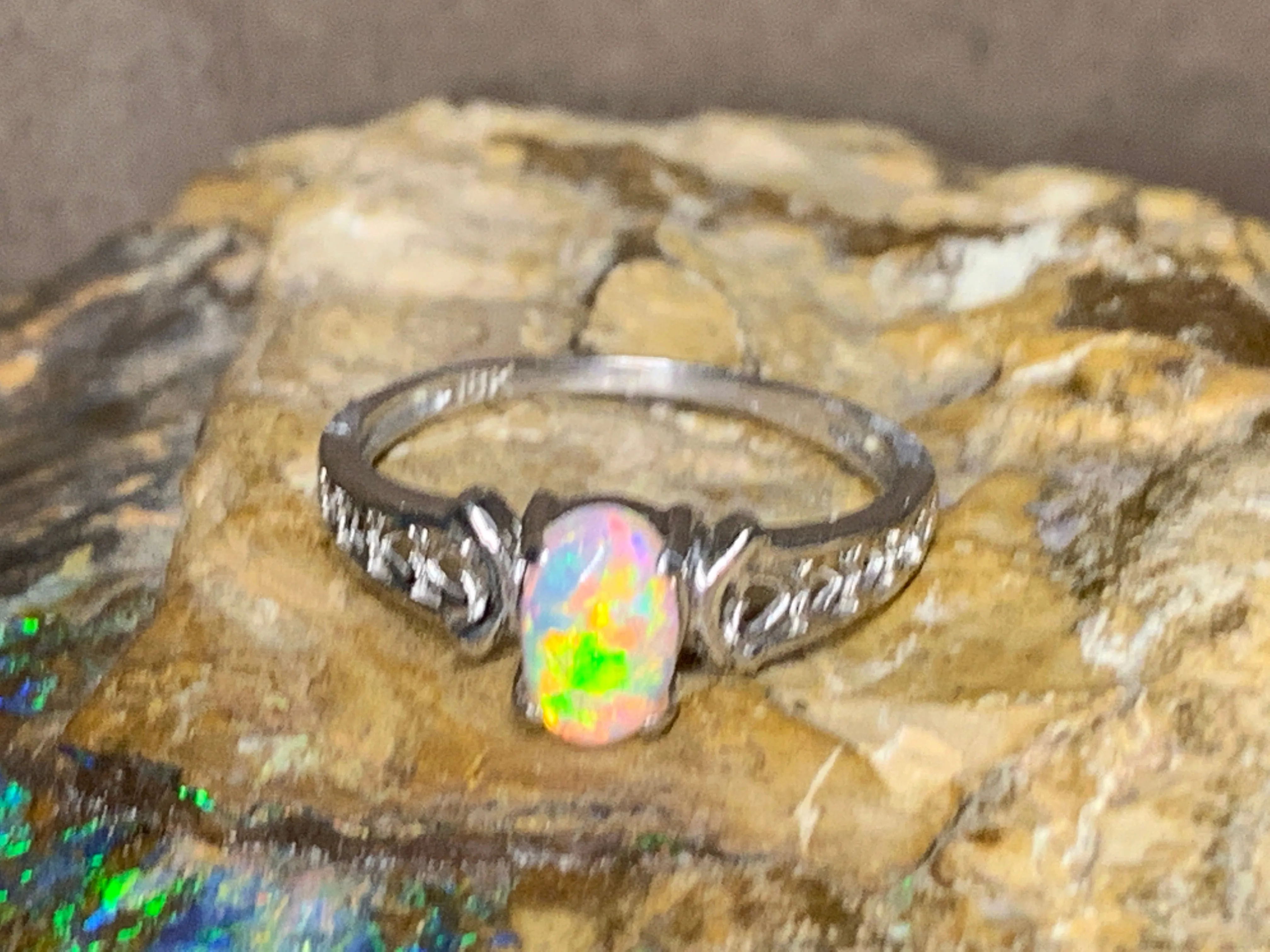 18kt White Gold Solitaire Opal ring