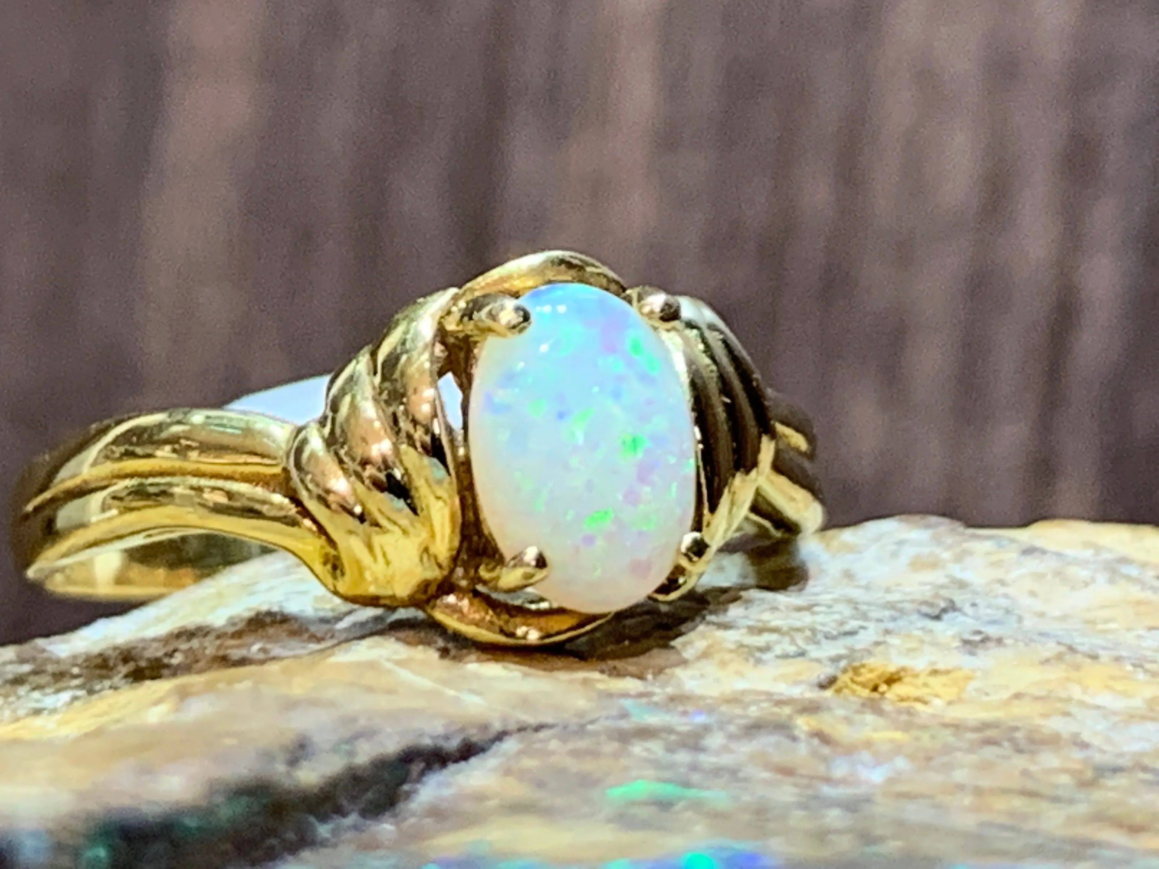 18kt Yellow Gold fancy solitaire Opal ring