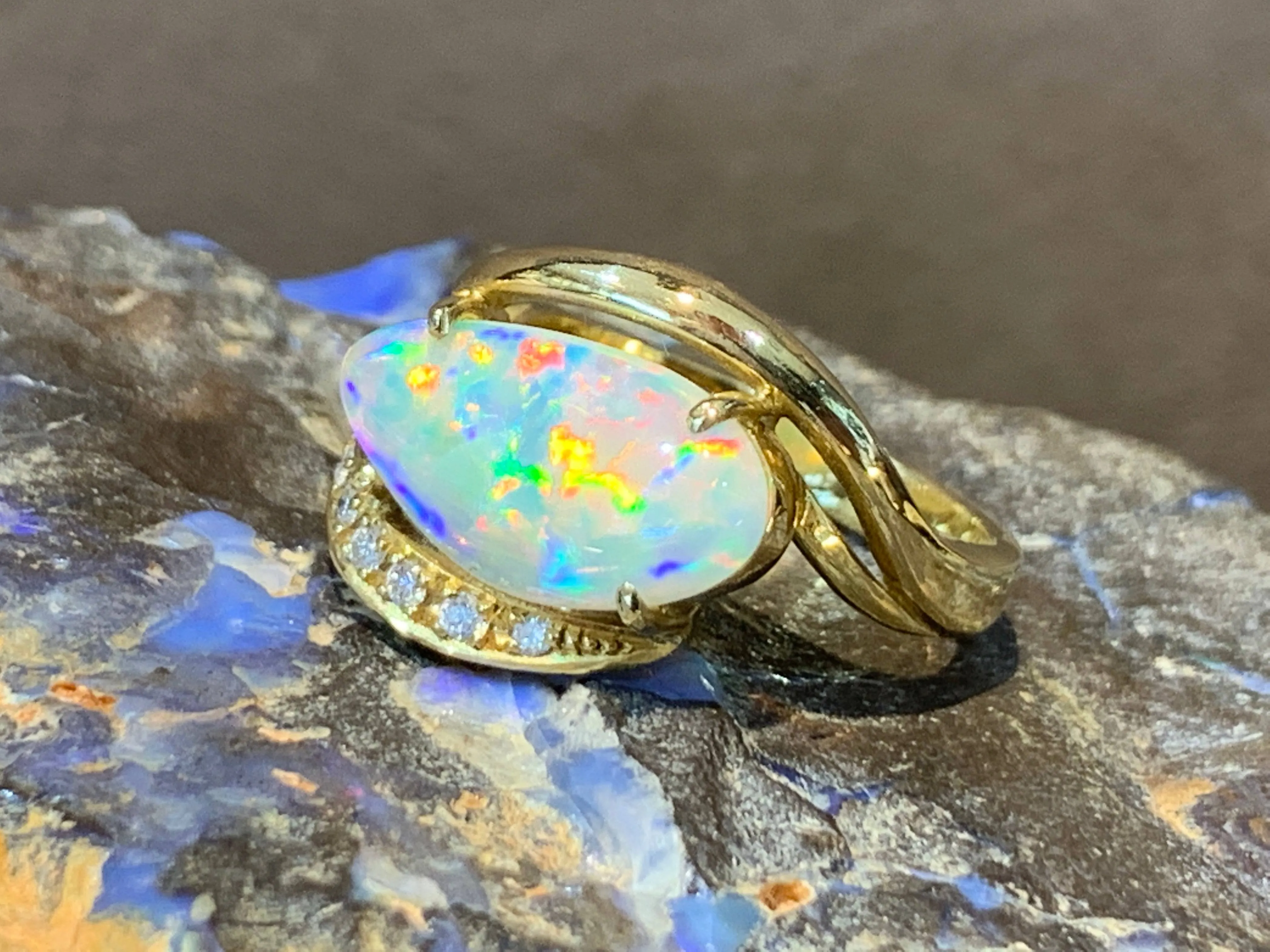 18KT YELLOW GOLD OPAL AND DIAMOND RING