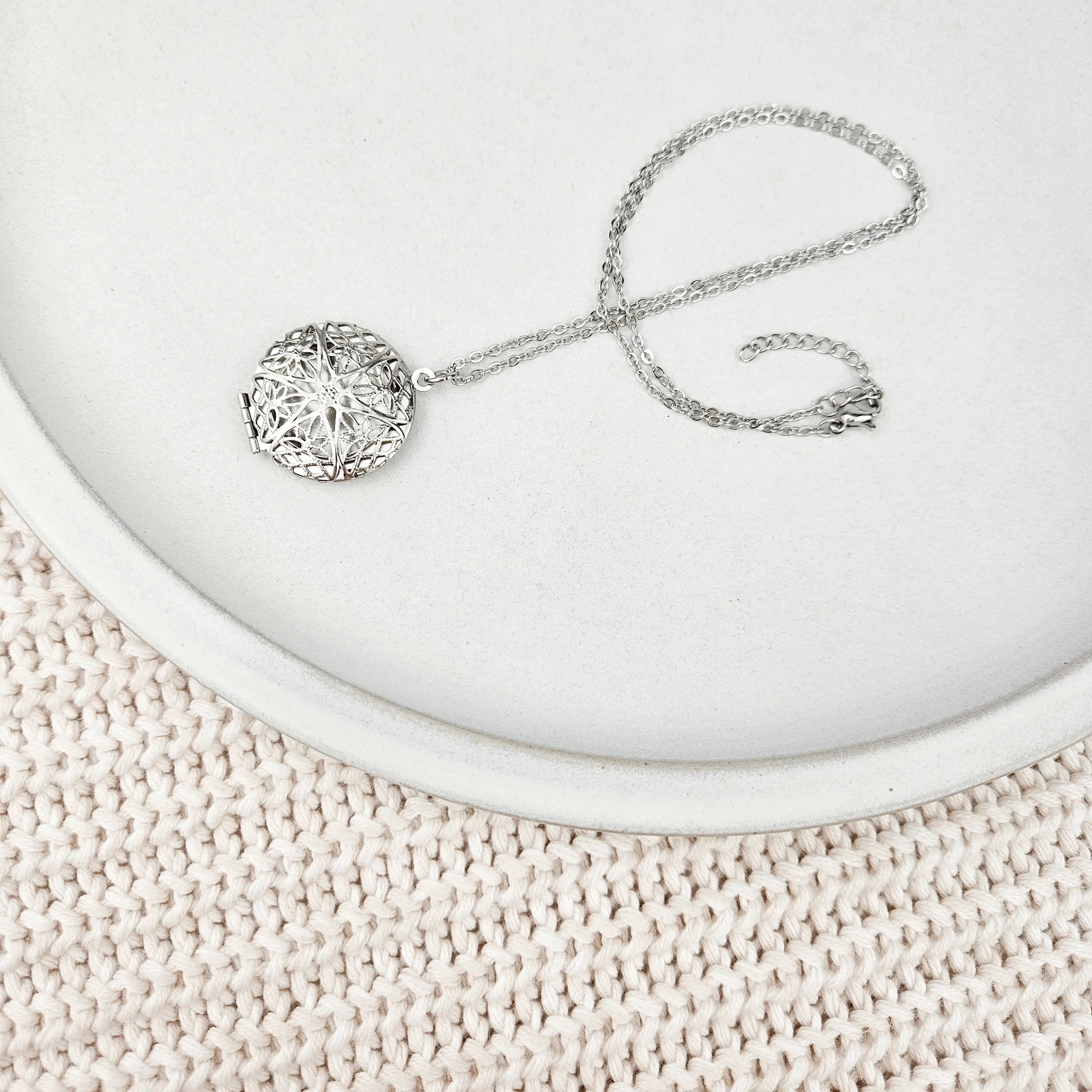 Classic Diffuser Locket Essential Oil Necklace