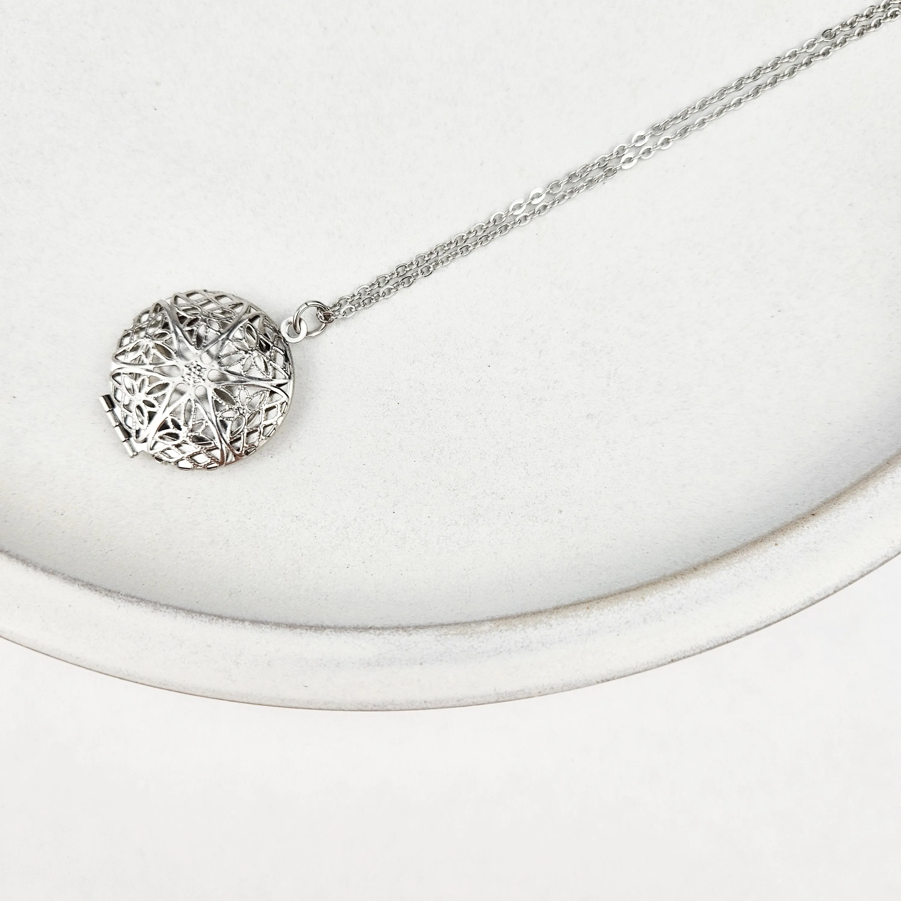 Classic Diffuser Locket Essential Oil Necklace