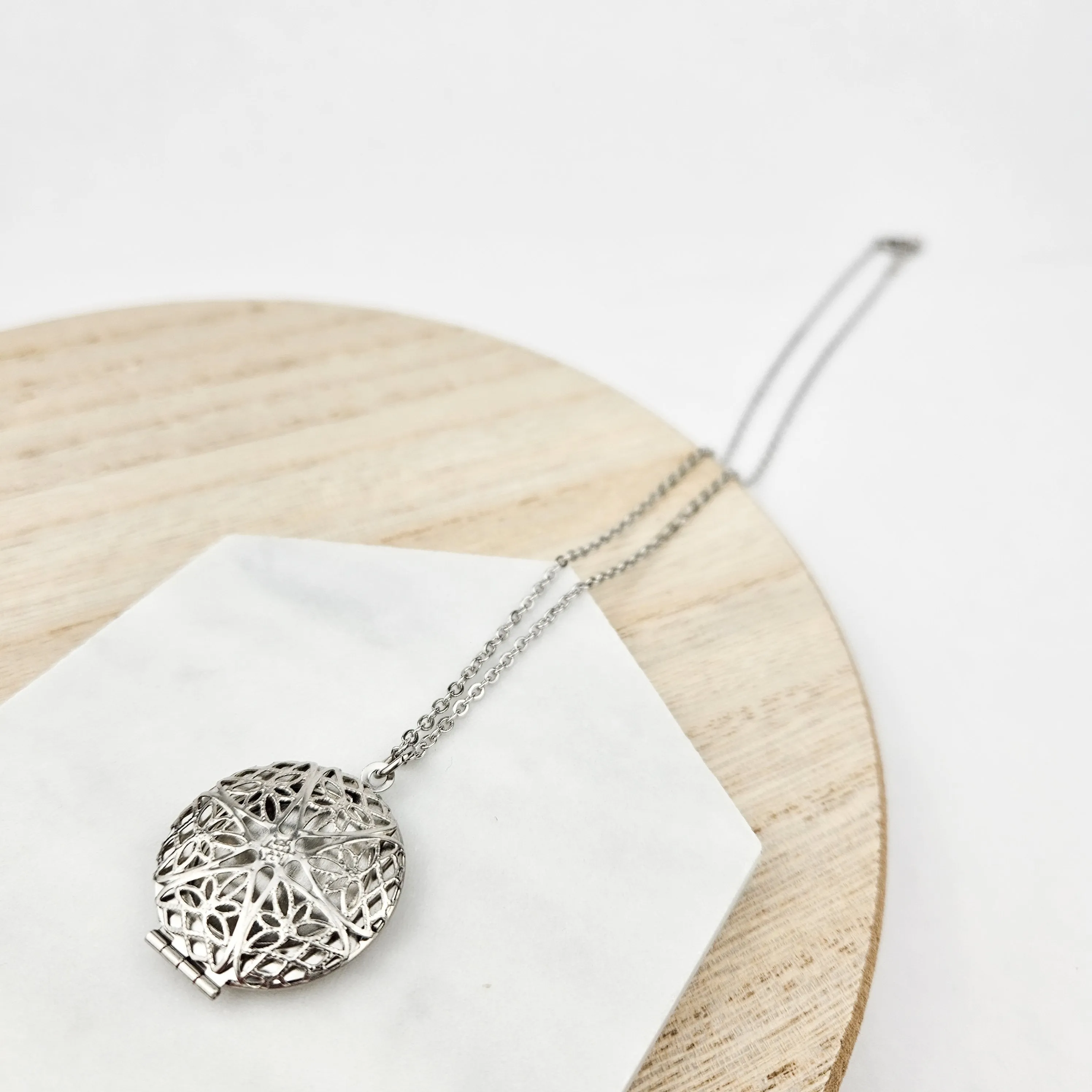 Classic Diffuser Locket Essential Oil Necklace