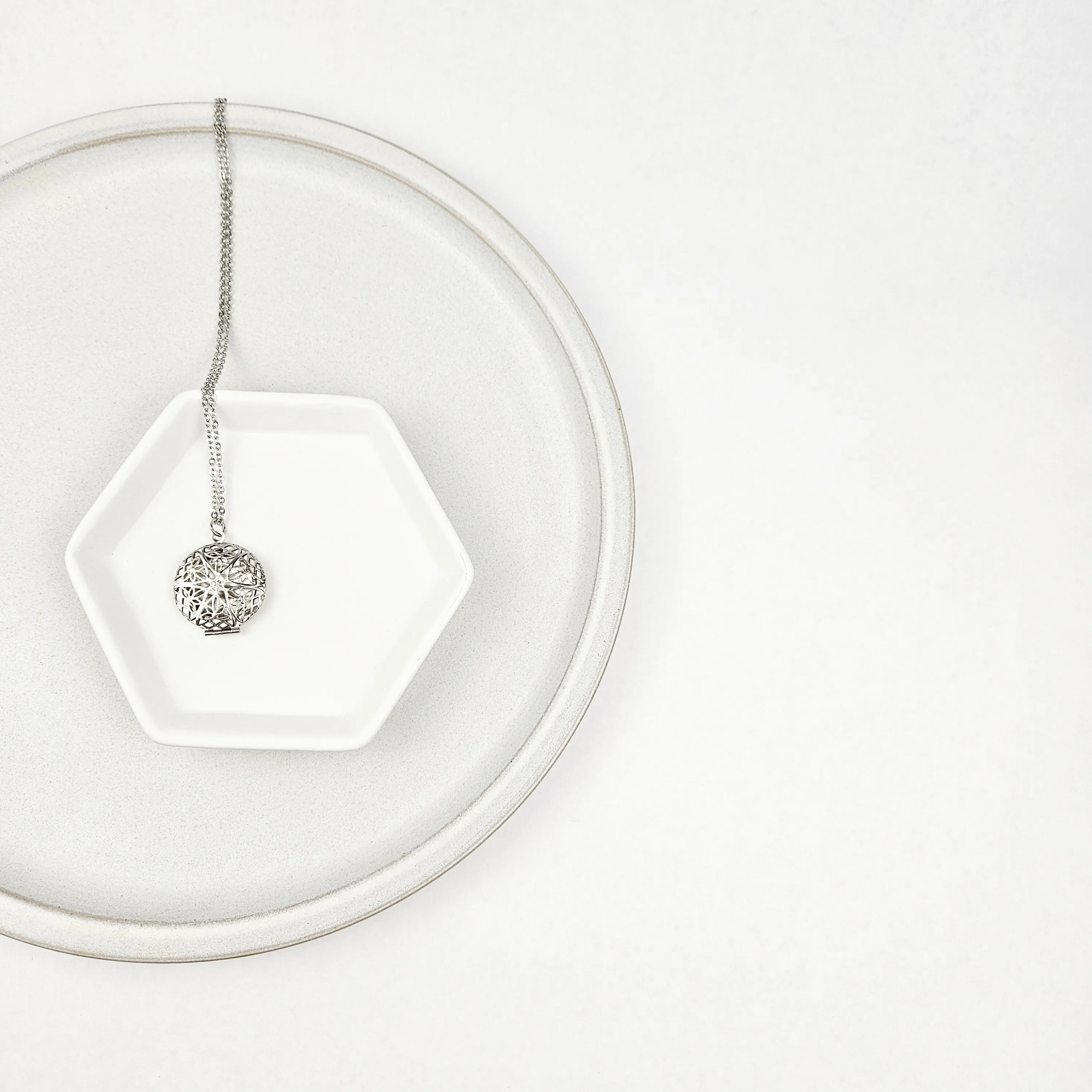 Classic Diffuser Locket Essential Oil Necklace