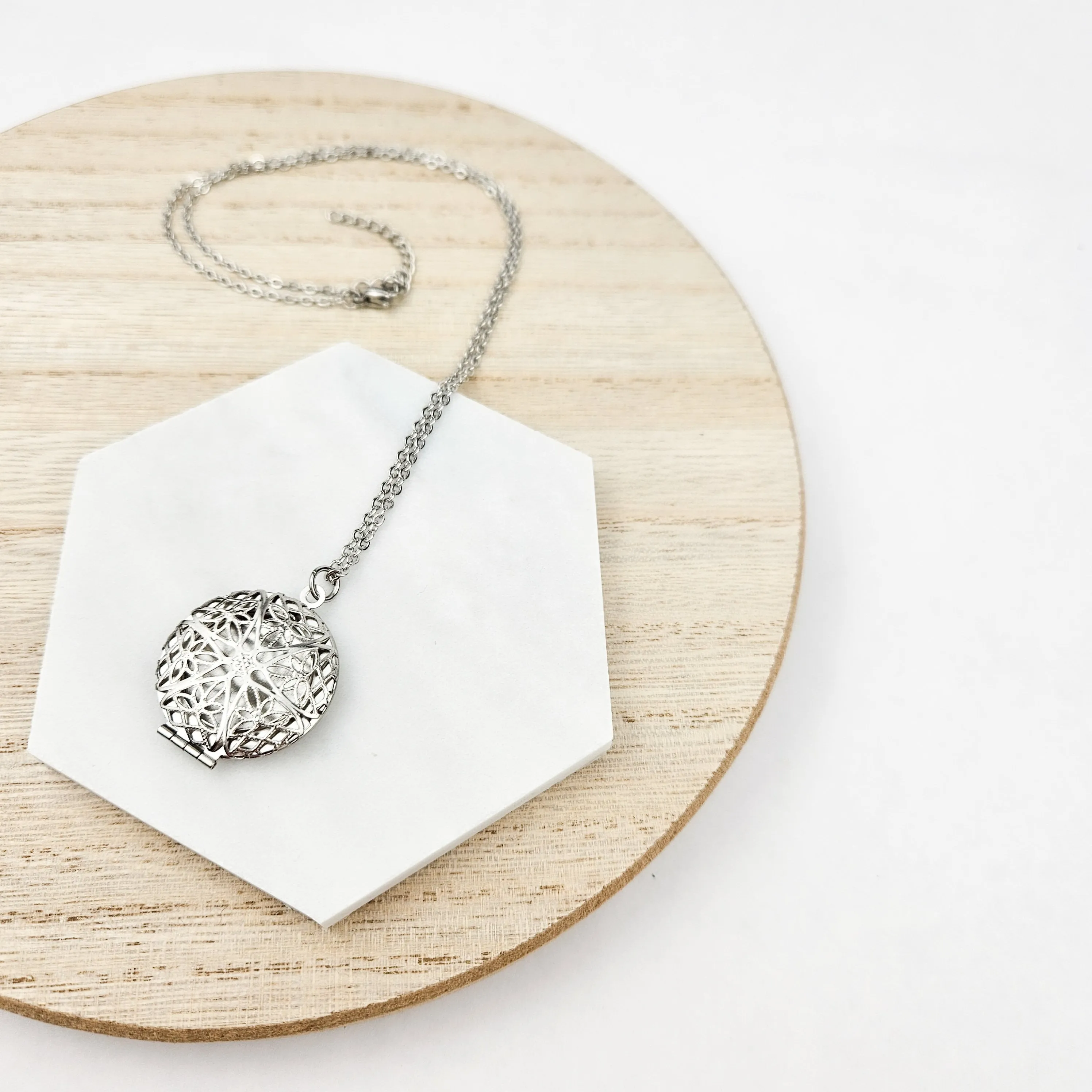 Classic Diffuser Locket Essential Oil Necklace