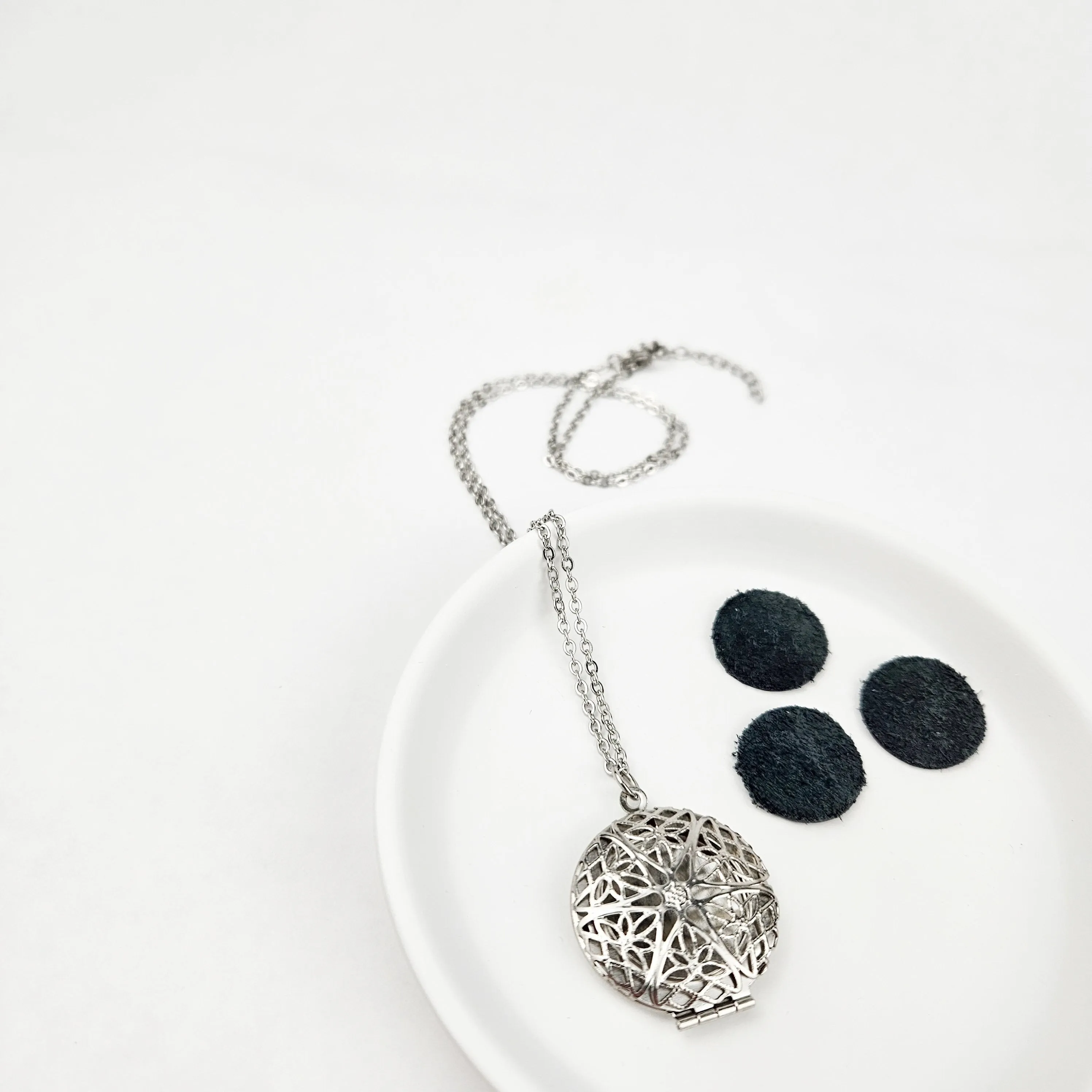 Classic Diffuser Locket Essential Oil Necklace