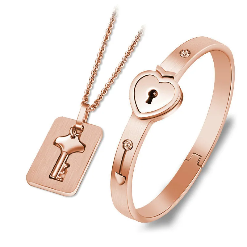 Color: Gold - Love Heart Lock Peach Heart Concentric Lock Bracelet Key Set