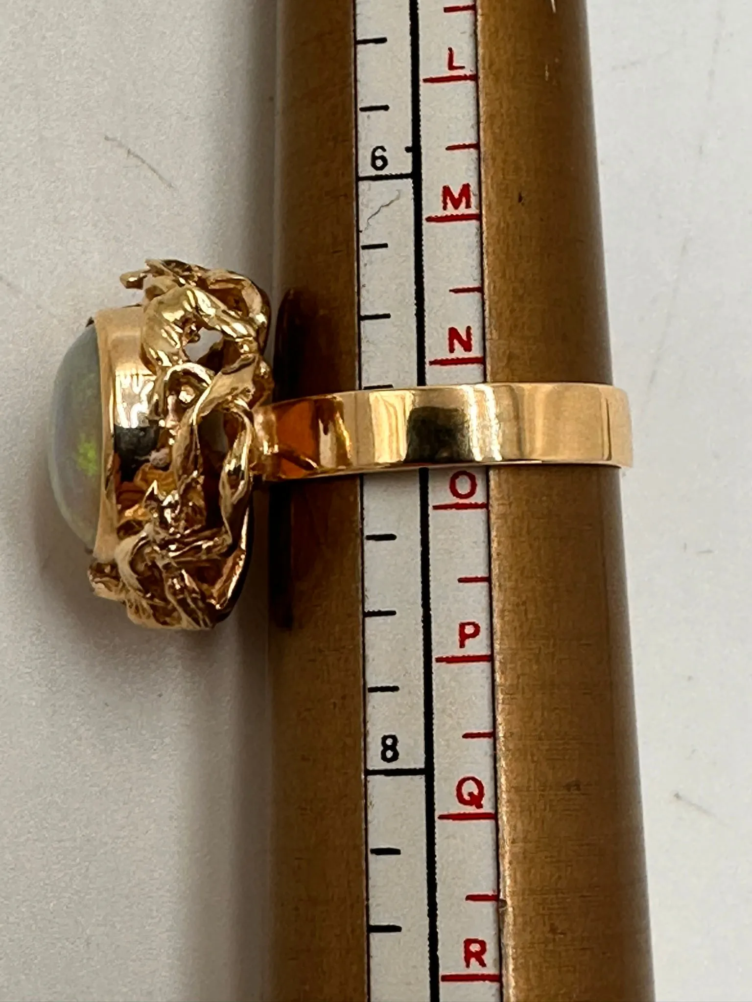 Enchanting 9ct Yellow Gold Opal Ring - A Gem with a Story
