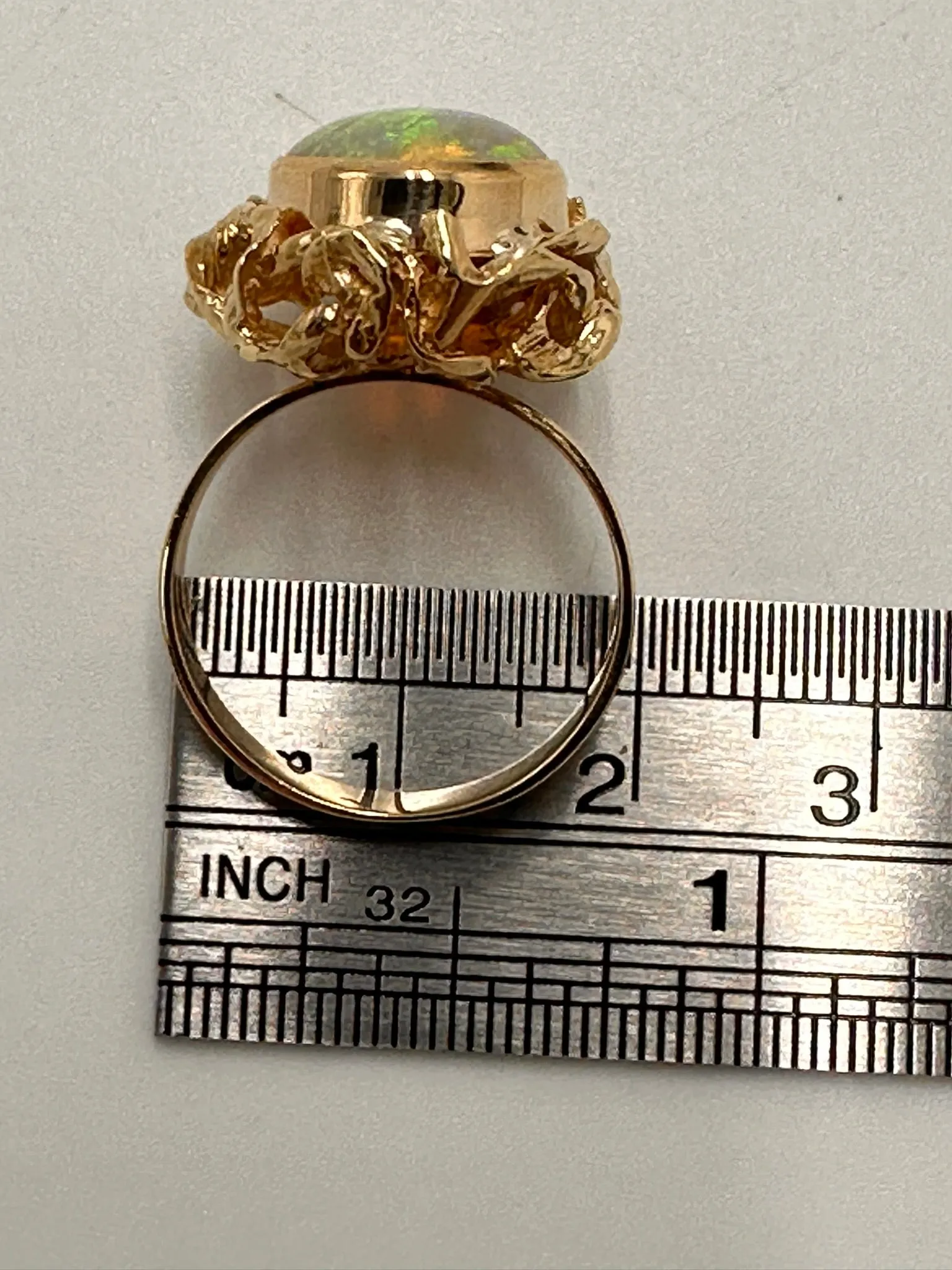 Enchanting 9ct Yellow Gold Opal Ring - A Gem with a Story