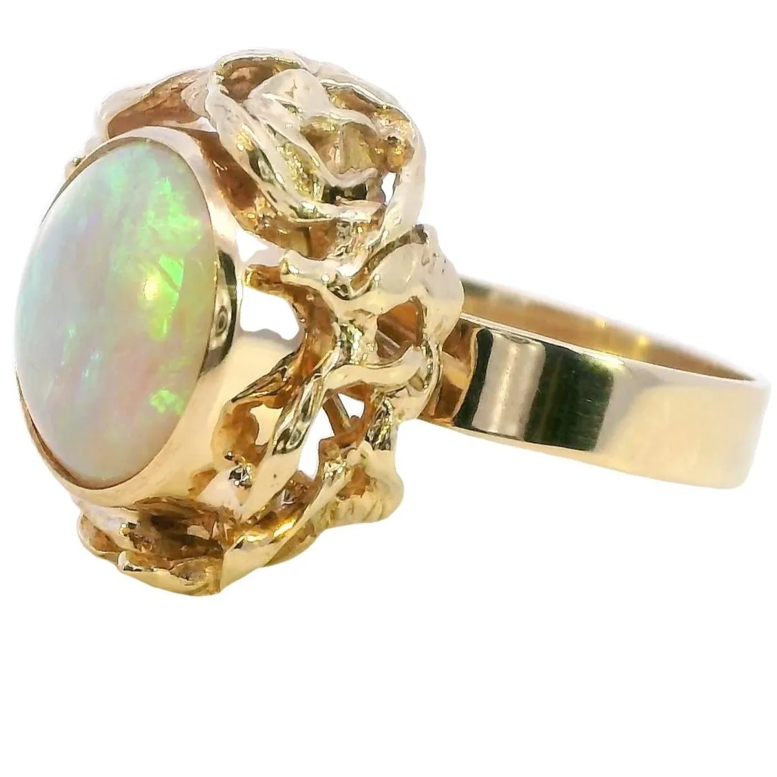 Enchanting 9ct Yellow Gold Opal Ring - A Gem with a Story