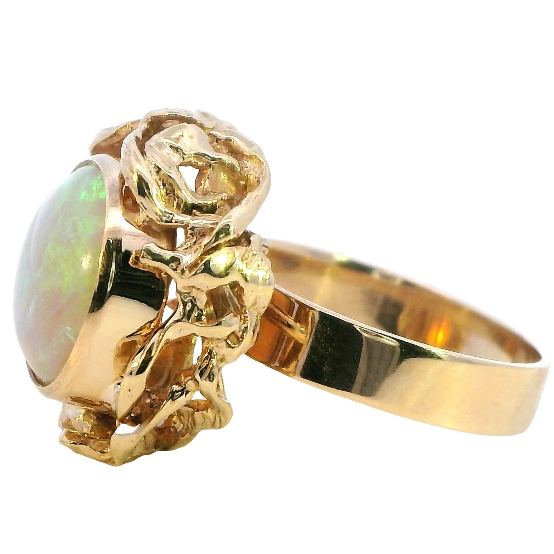 Enchanting 9ct Yellow Gold Opal Ring - A Gem with a Story