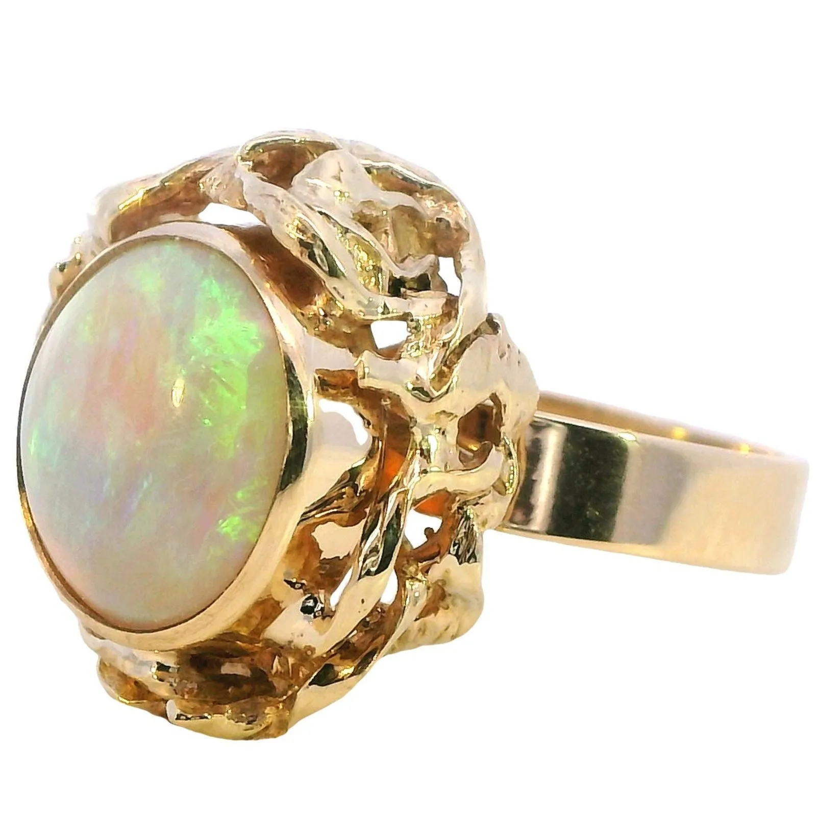 Enchanting 9ct Yellow Gold Opal Ring - A Gem with a Story