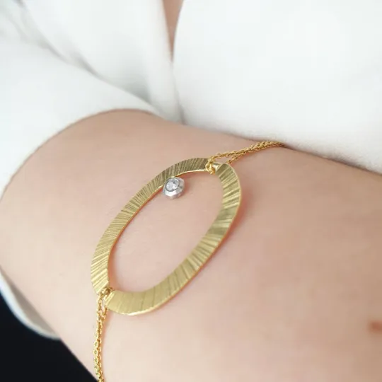 Gold Oval Bracelet With Diamond