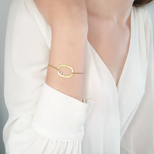 Gold Oval Bracelet With Diamond
