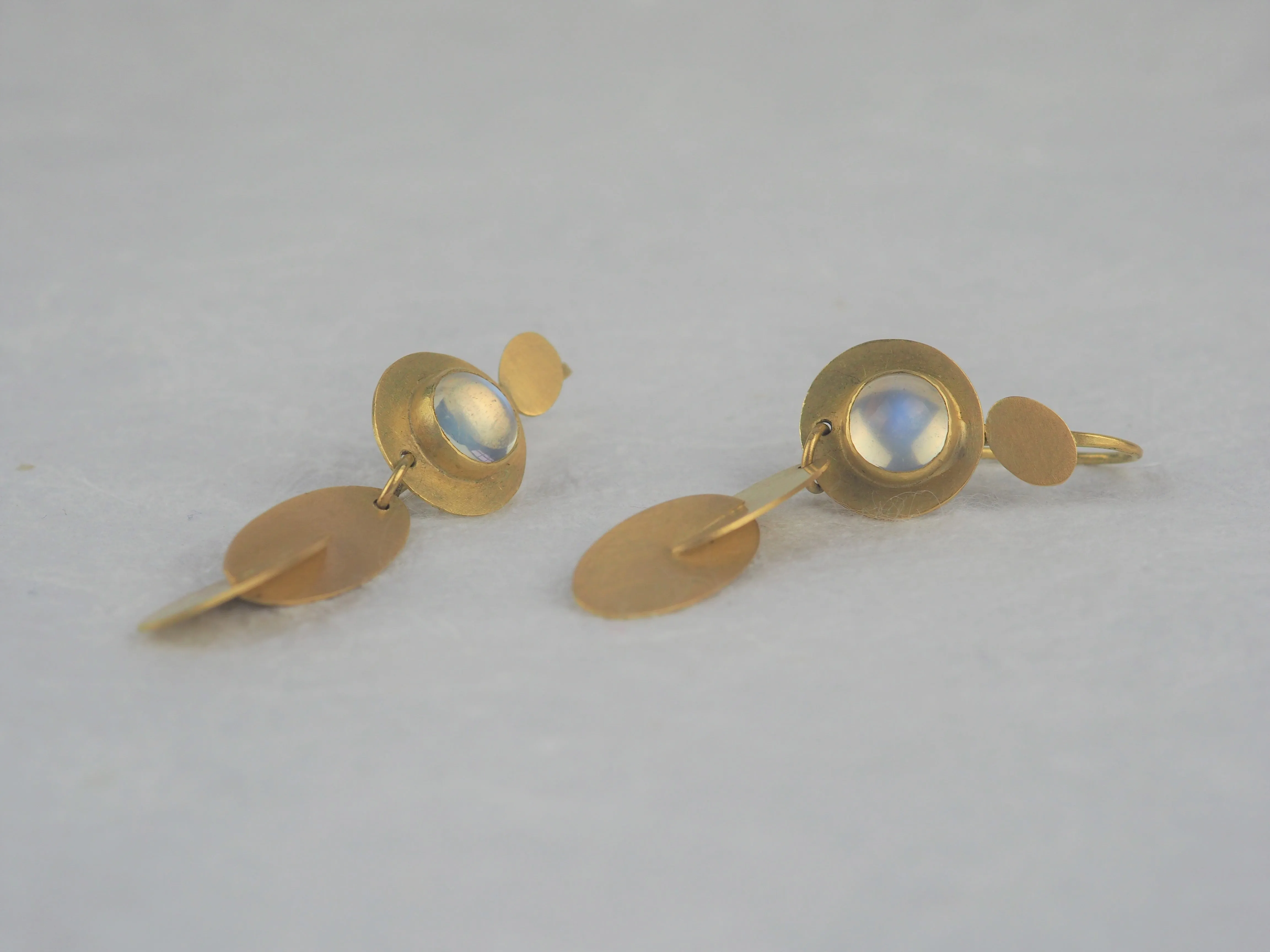 Krinos, Daphne – Gold and Moonstone Earrings