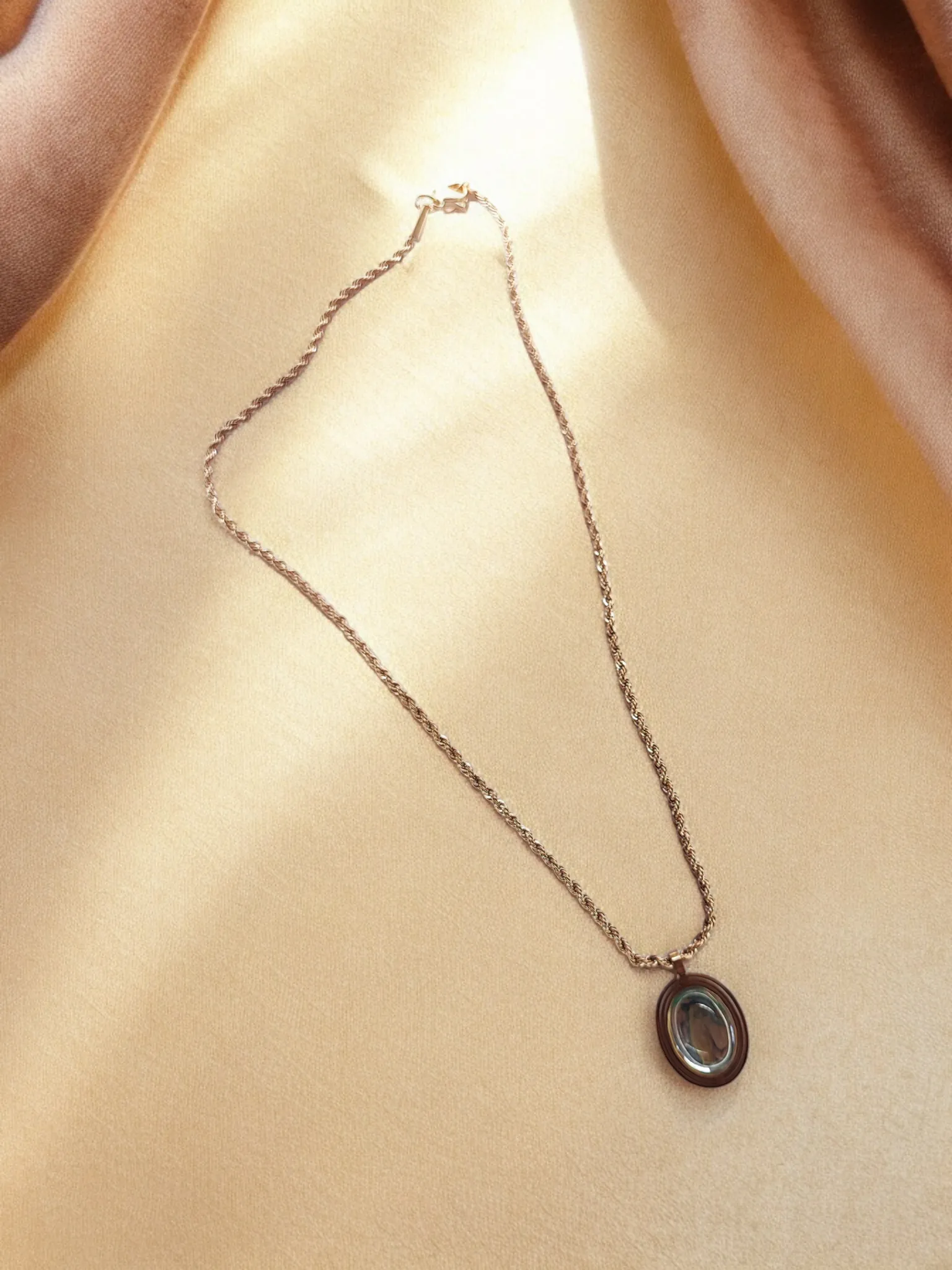 Pearlfect Soulful Reflection Locket Chain