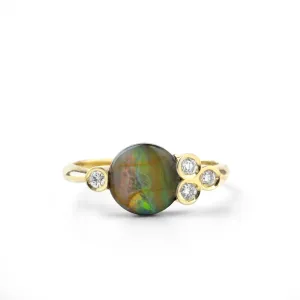Round-cut Boulder 18k yellow gold opal ring